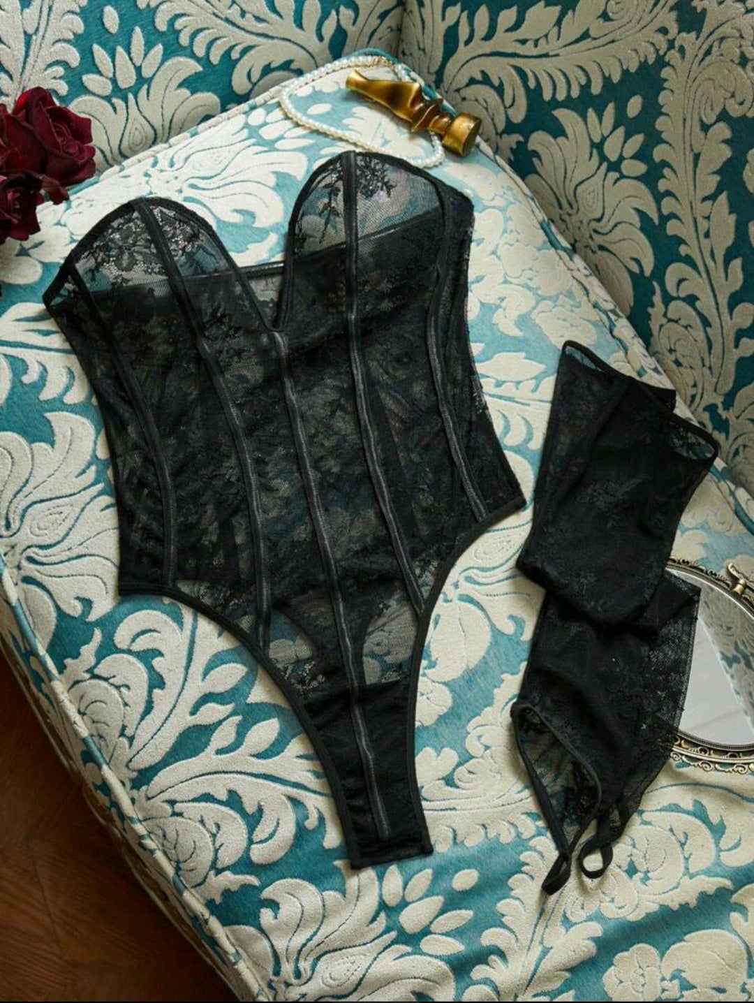 Sassy Yasi – Elegant Lace Bustier
