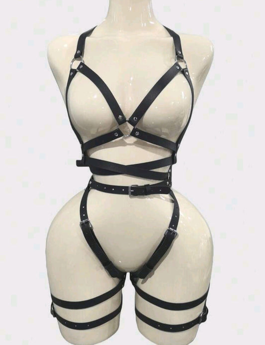 Sassy Yasi Midnight Strap Harness Set